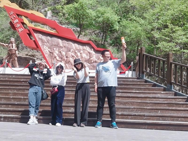 合影.jpg 合影.jpg