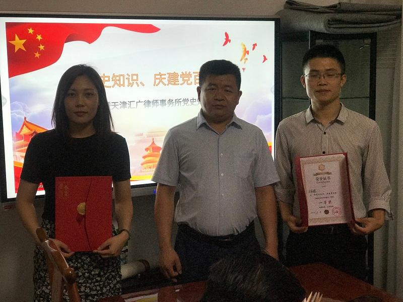 颁奖.jpg 颁奖.jpg